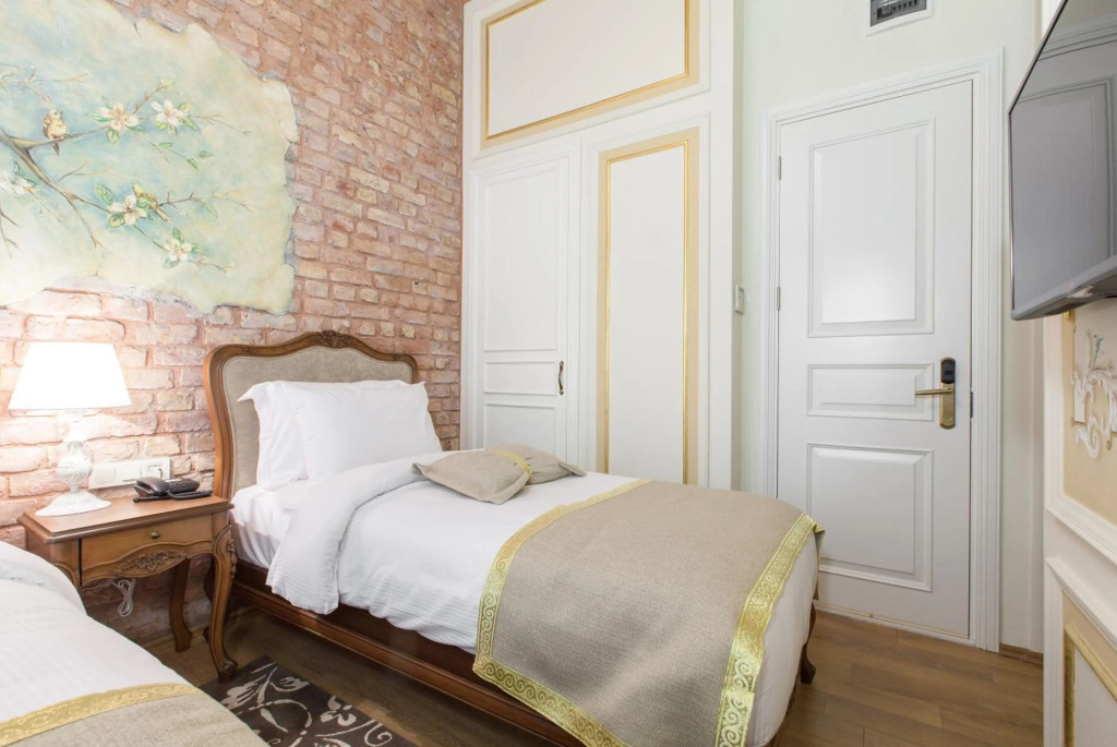 Hotel Pera Parma — 3