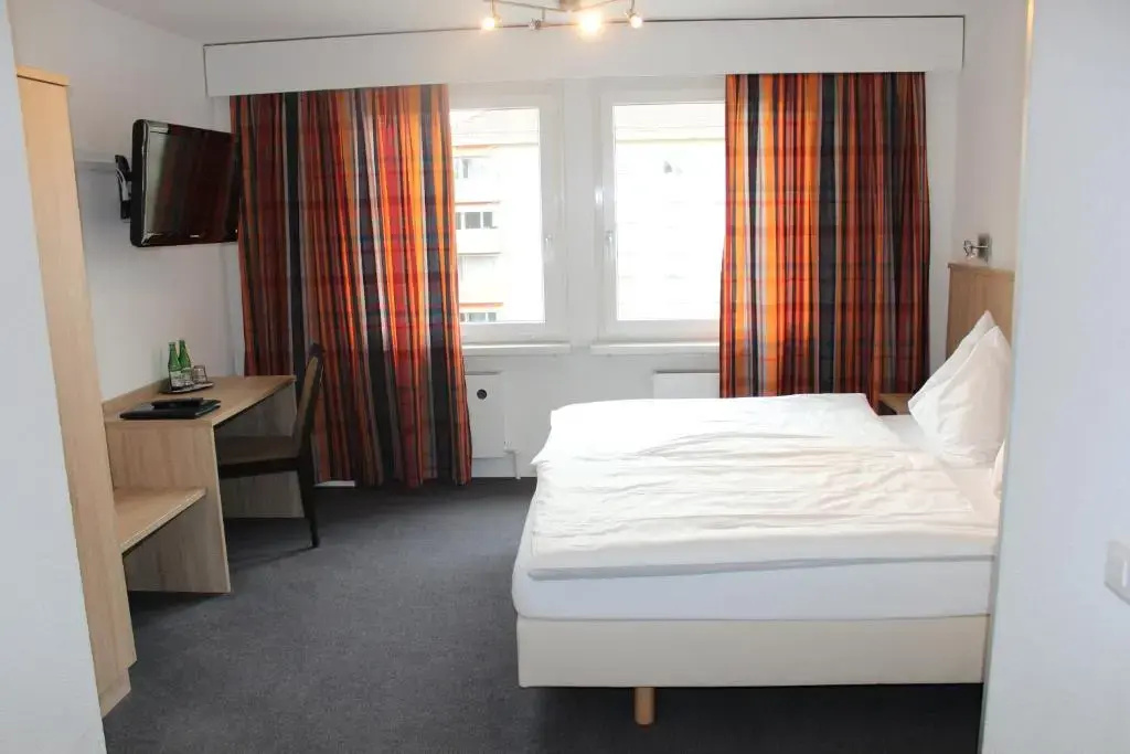Standard Double room (full double bed)