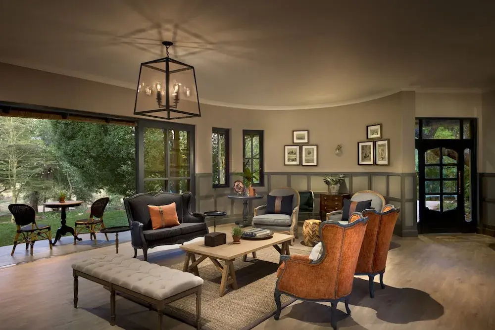 Lobby & Reception