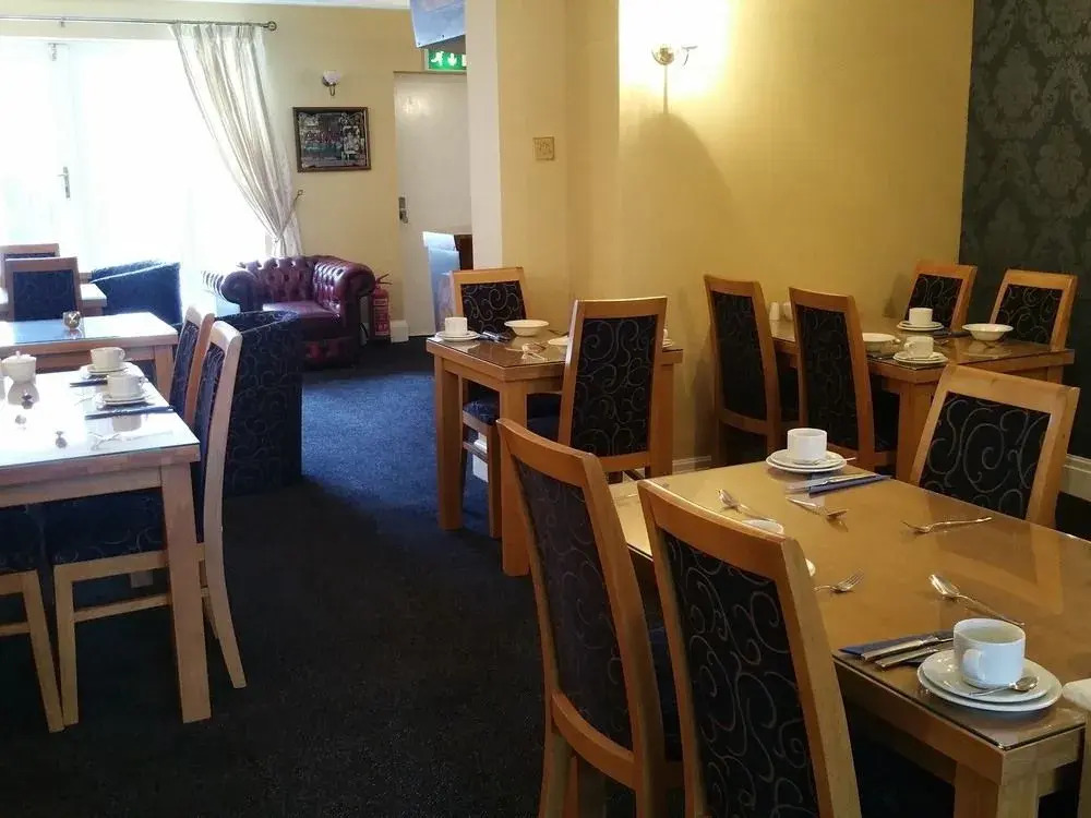 Courtneys Of Gynn Square - фото 11