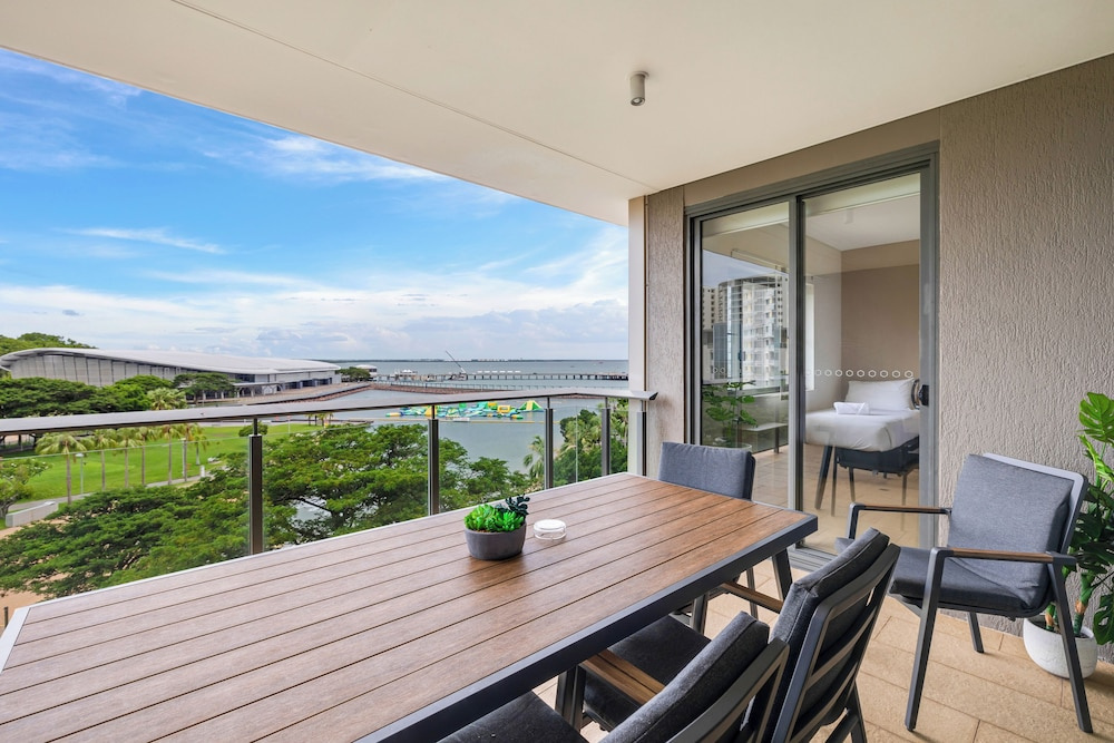 1 Bedroom Apartment with bay view