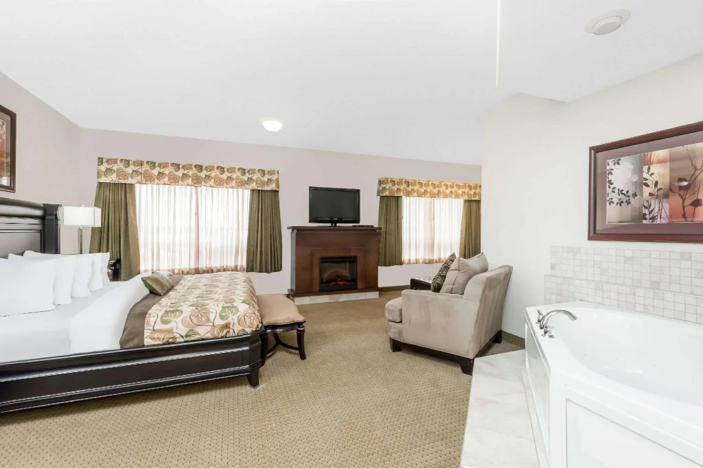 Double Suite (full double bed)