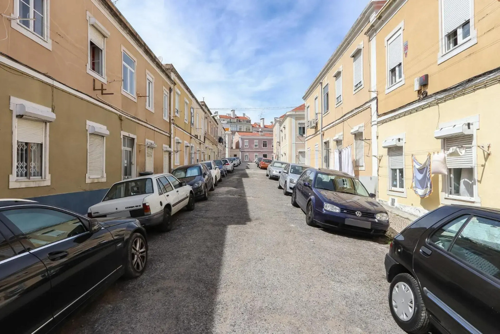 Wal Apartments- 3 bedrooms with parking space