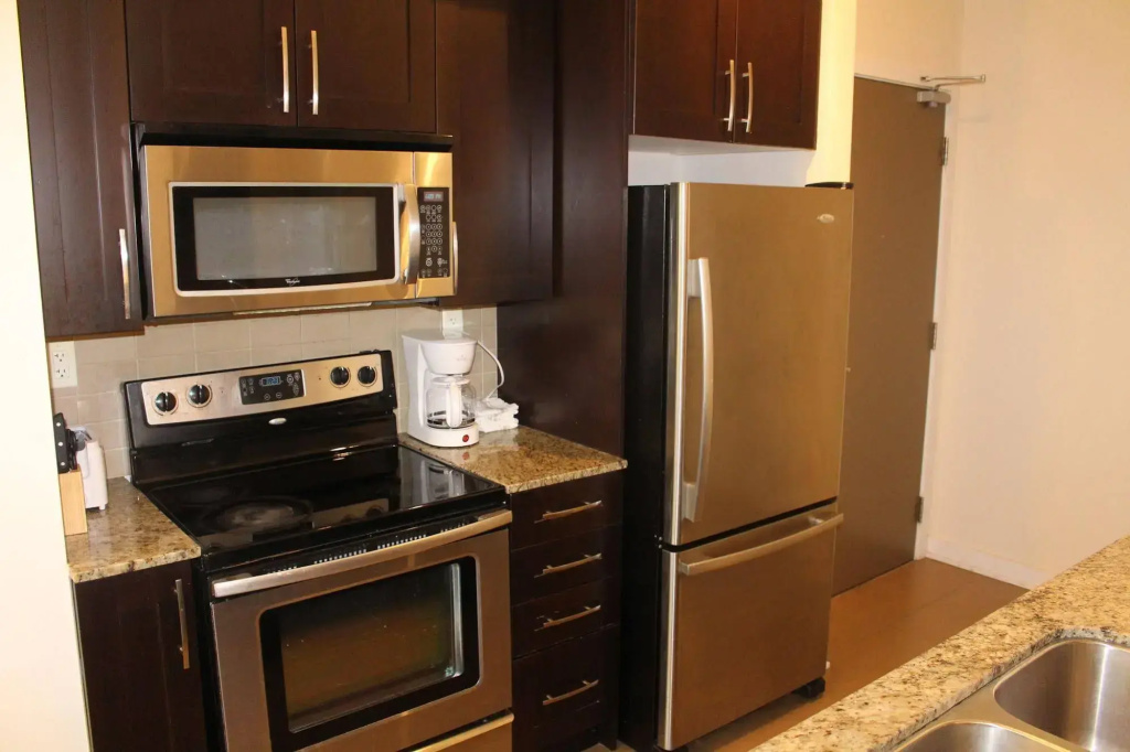 Custom Luxury Suite - By Elite Suites - фото 12