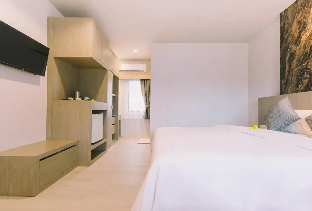 Deluxe Double room (full double bed)