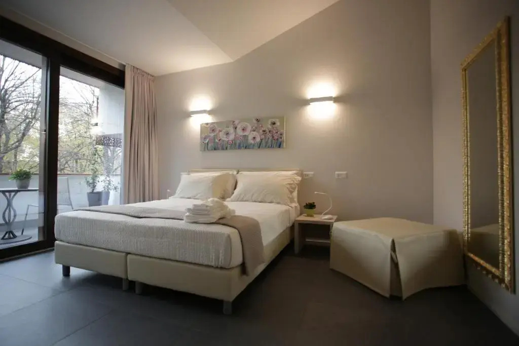 Standard Double room with balcony (full double bed)