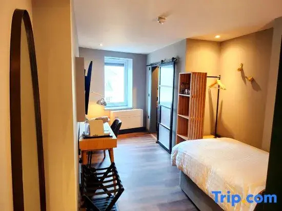 Deluxe Single room