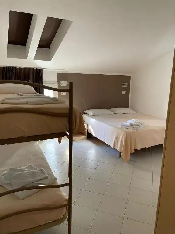 Economy room