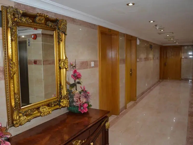 Lobby & Reception