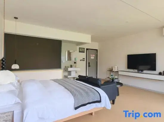 Standard Double room with balcony (full double bed)