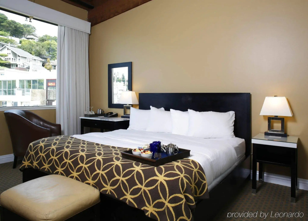 Waters Edge Hotel - Général