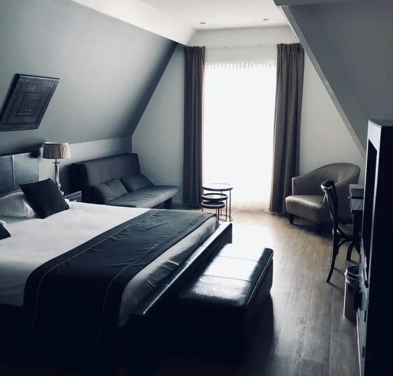 Double Junior Suite (full double bed)