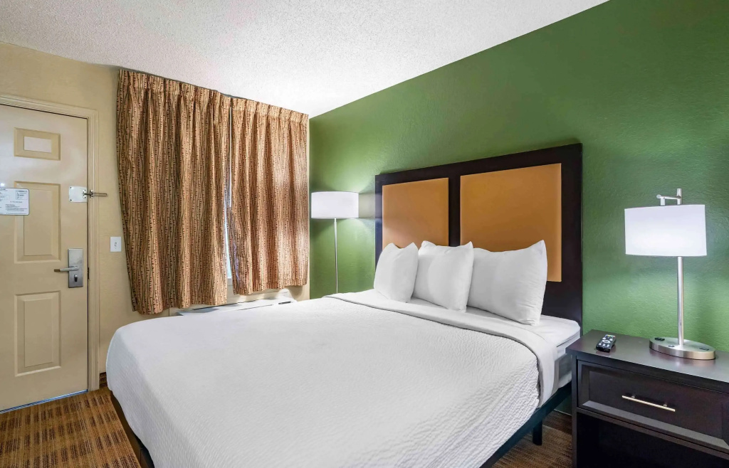 Extended Stay America Select Suites Tampa Brandon - Tap to explore photos