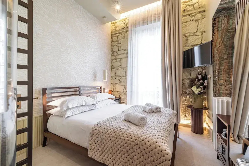 Standard Double room with city view (full double bed)