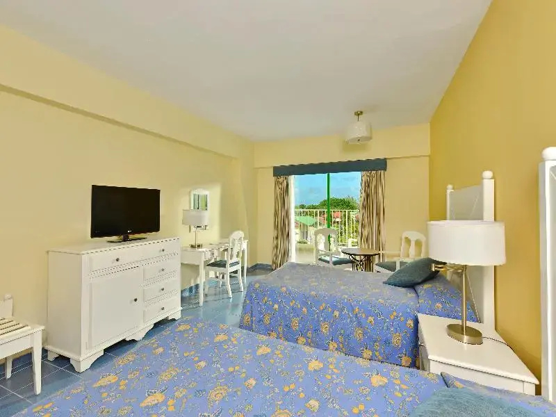 Standard Double room with balcony (full double bed)
