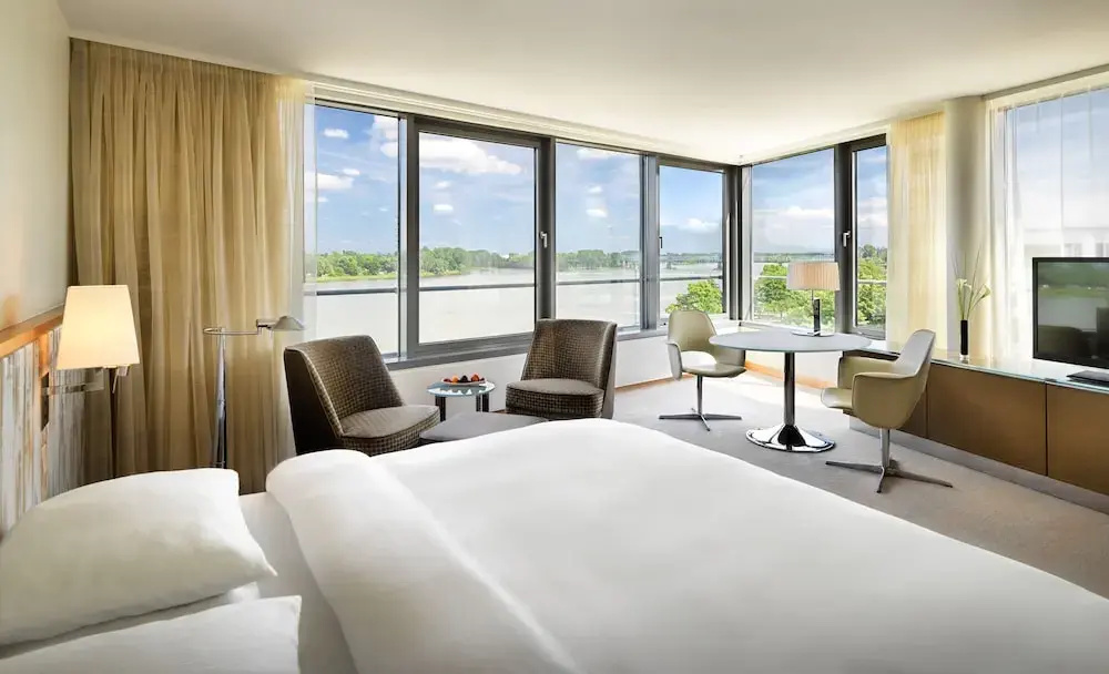 Deluxe Club Access Double room (full double bed)