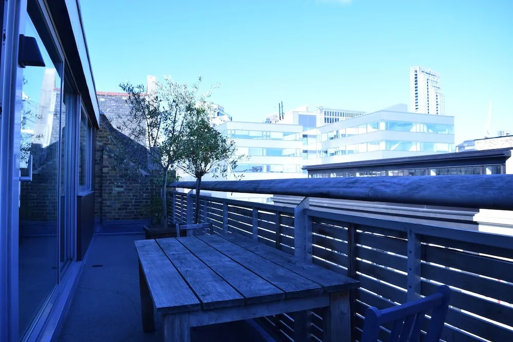 2 Bedroom Apartment With Terrace In Shoreditch