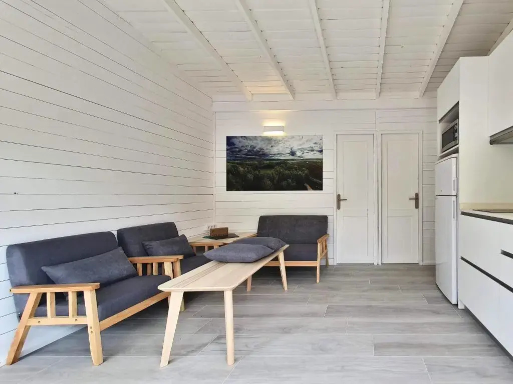 2 Bedrooms Bungalow