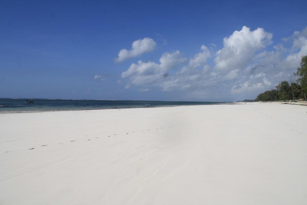Diani Marine Divers Village — 4