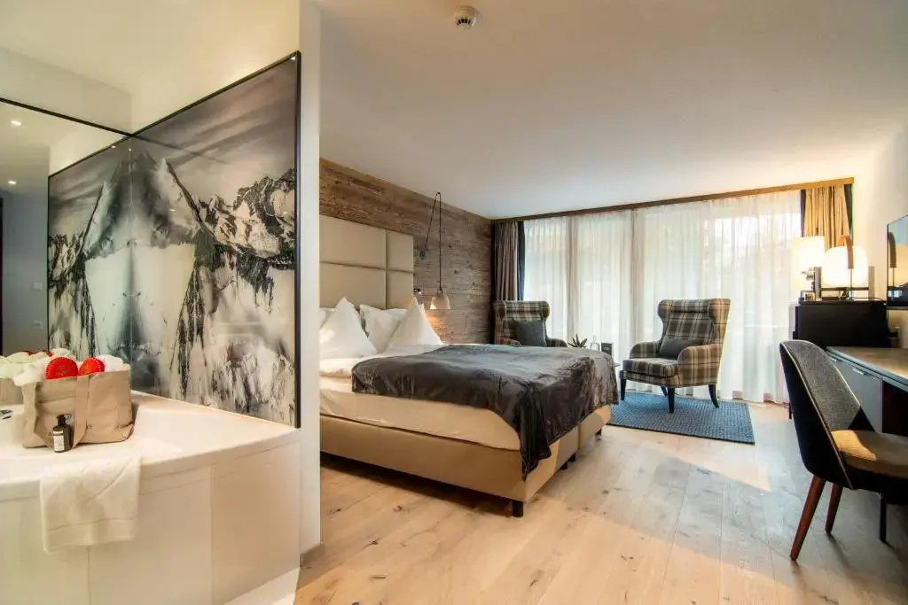 Superior Double room (full double bed)