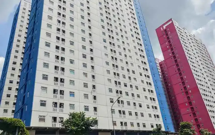 Cozy 2BR Green Pramuka Apartment By Travelio