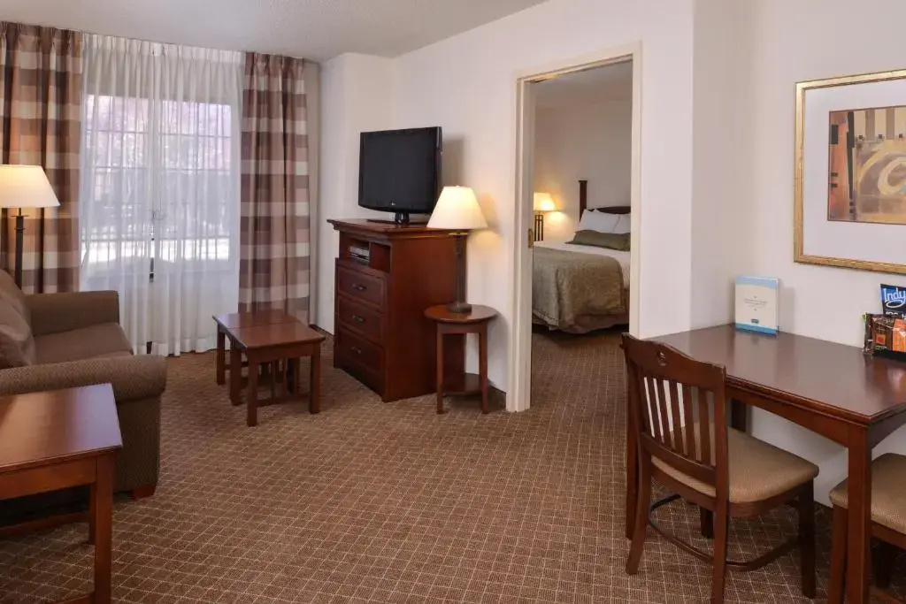 Staybridge Suites Indianapolis-Airport by IHG - Chambres