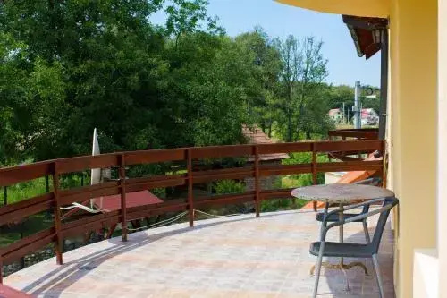 Balcony & Terrace
