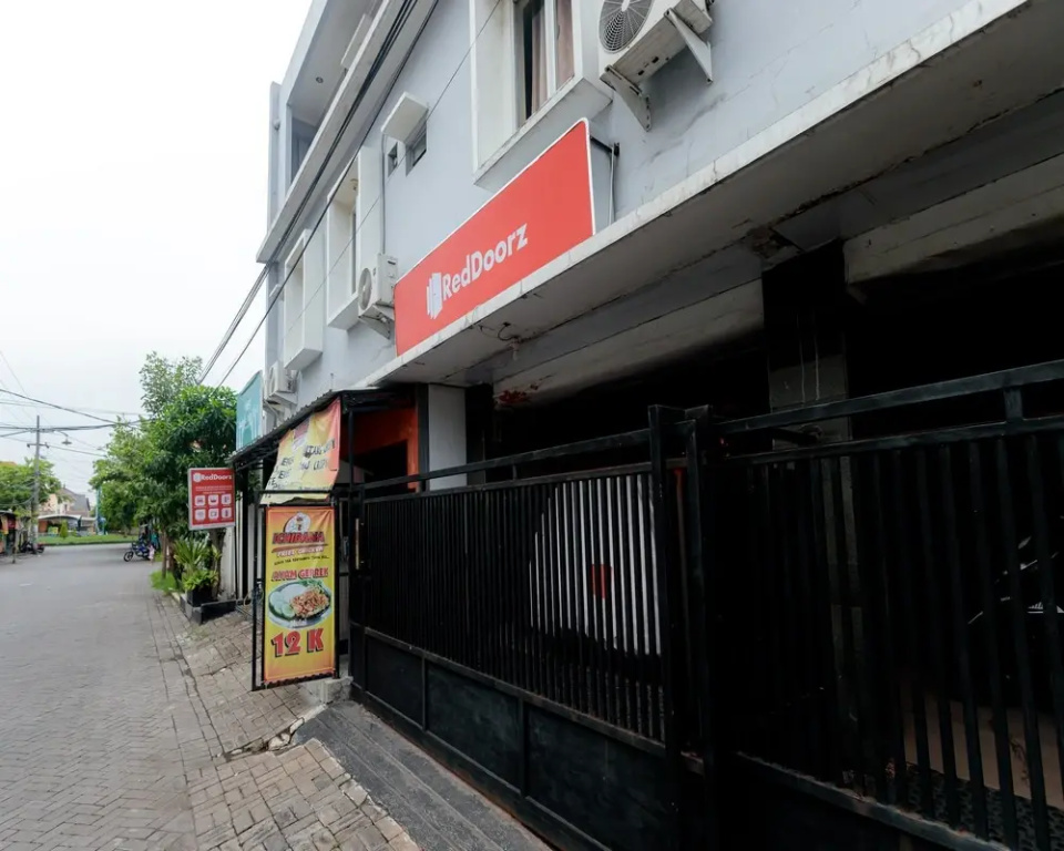RedDoorz Syariah @ Delta Sari Aloha Waru