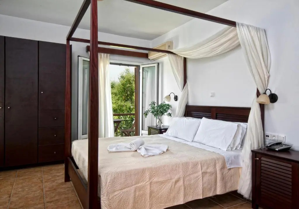 Standard Double room (full double bed)