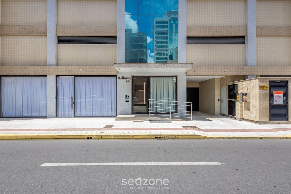 Apartments Just Steps From the Beach in Itapema - Eahs