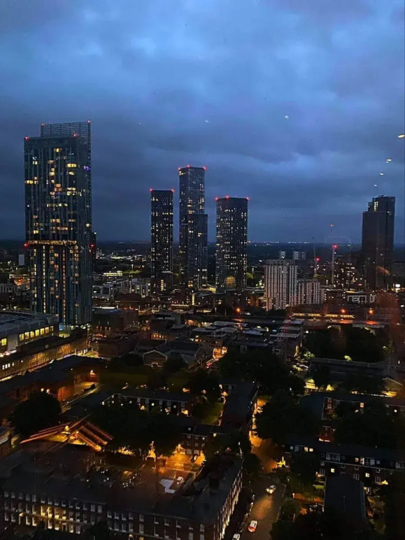 Luxurious 2 bed City View Apartment