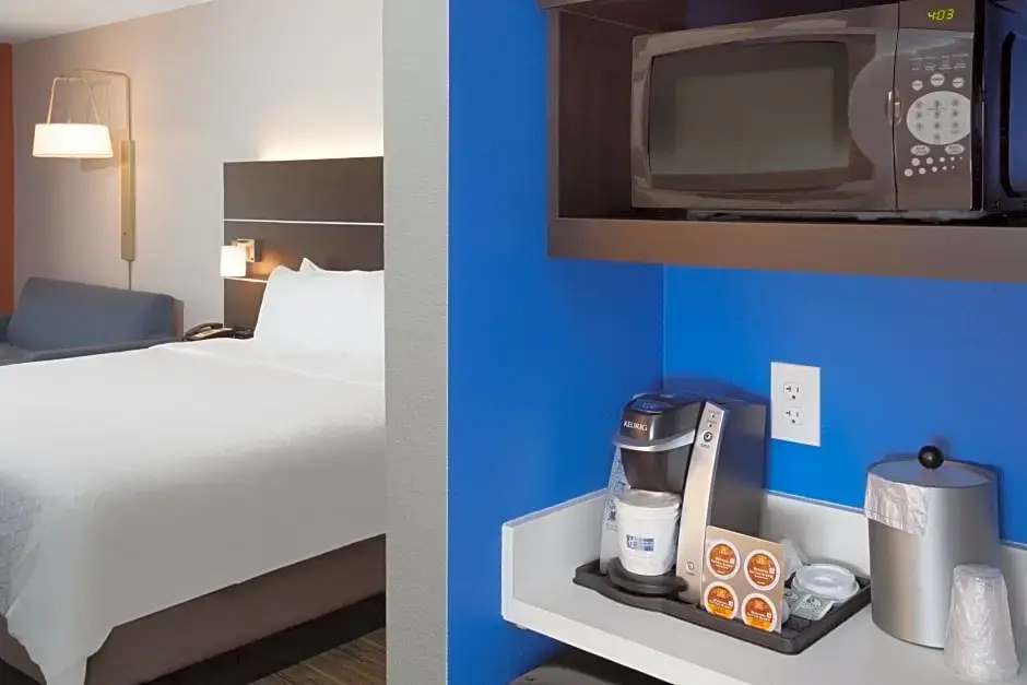 Standard Double room with city view (full double bed)