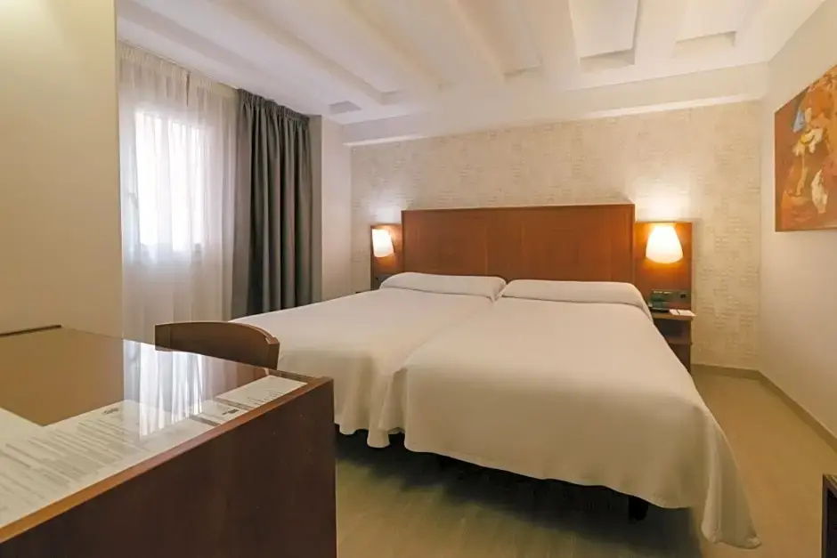 Torreluz Centro Hotel - Chambres