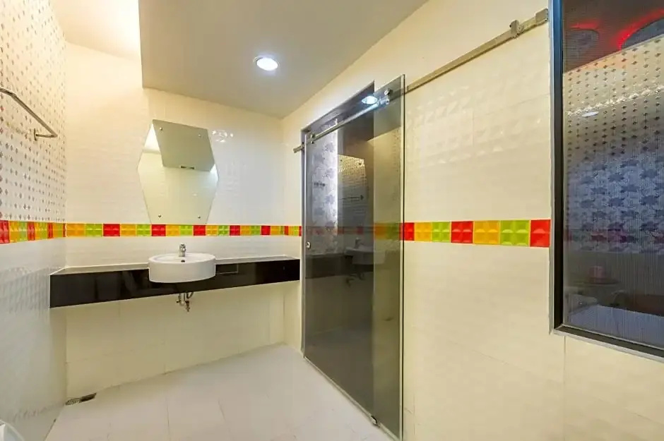 Thamrongin Hotel - Chambres