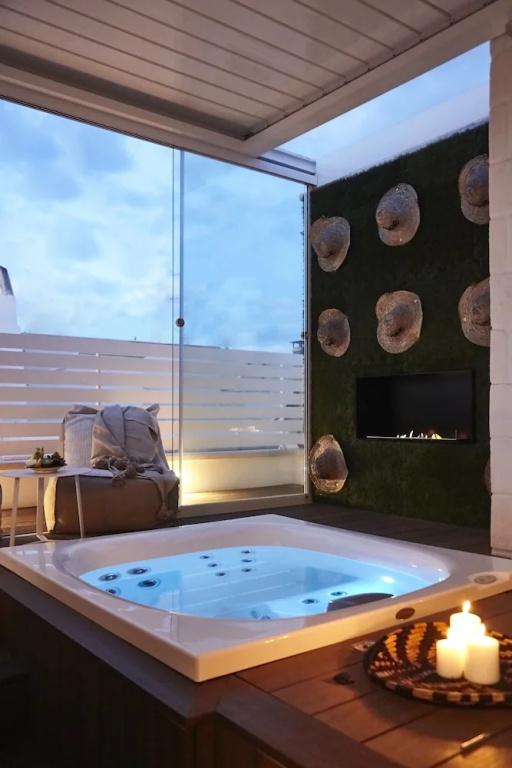 Suite with city view