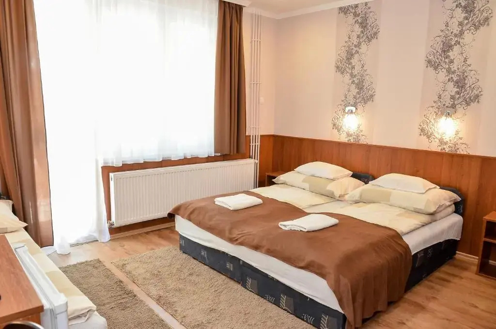 Media Panzió és Apartmanház - Chambres