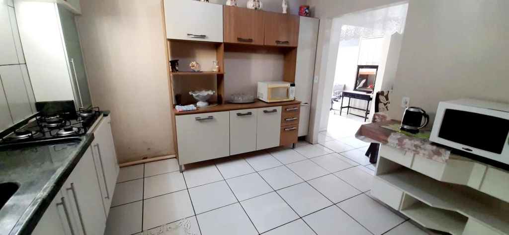 CASA TOP em TORRES-RS - na mais bela praia Gaúcha - Cozinha - Banheiro - Ar condicionado - Smart TV 32' Android Apps Youtube - Netflix - Prime Vídeo e Wi-Fi - Estacionamento - Acomoda até 10 pessoas - Anfitriã Superhost no BnB