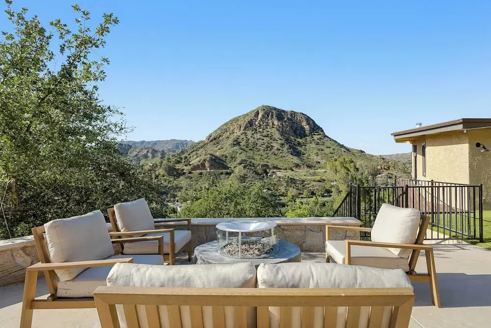 Designer Retreat w/ Pool, Firepits, Panoramic Views The Lake House at Malibu