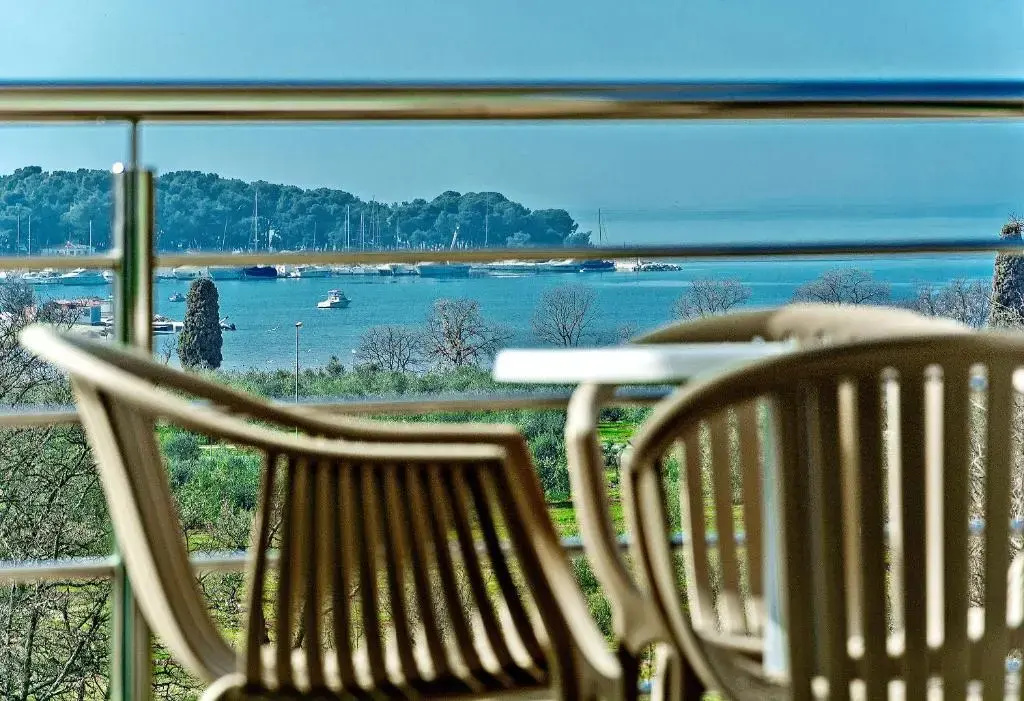 2 Bedrooms Family Suite with balcony and with sea view