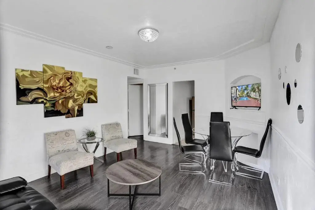 3 Bedrooms Apartment