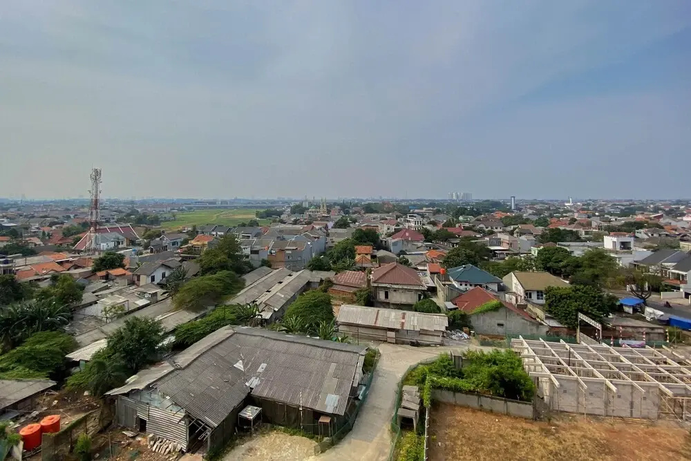 Homey and Well Furnished Studio LRT City Jatibening Apartment