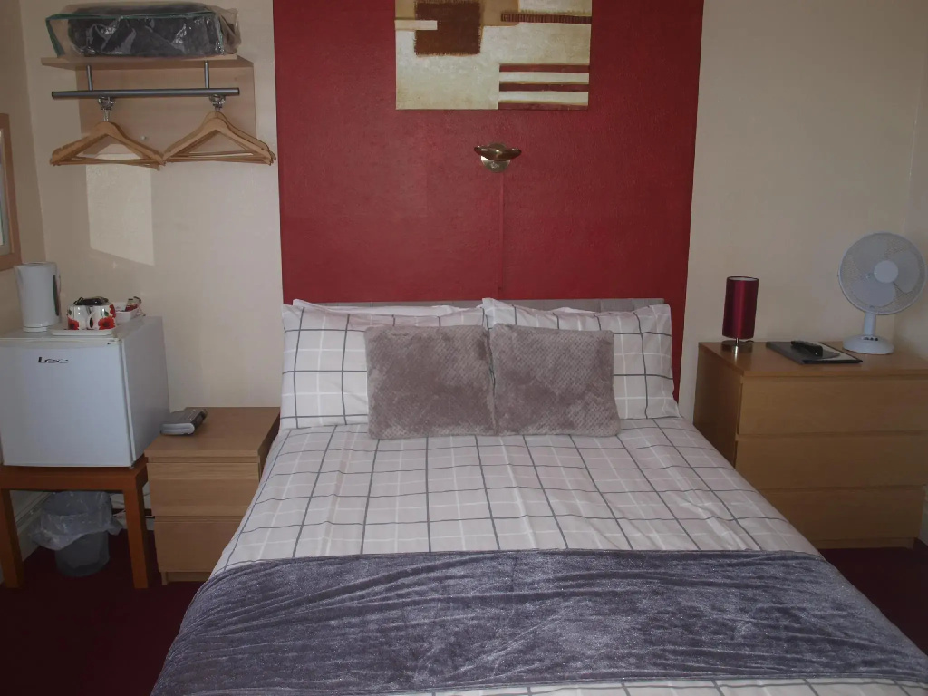 Deluxe Double room (full double bed)