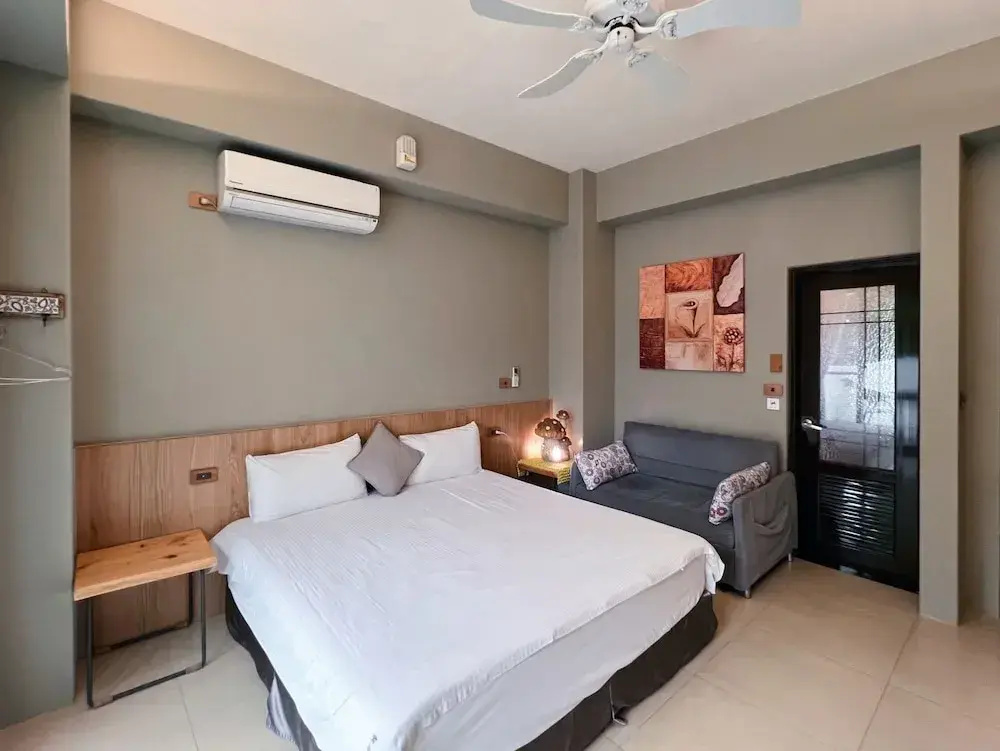 Standard Double room (full double bed)