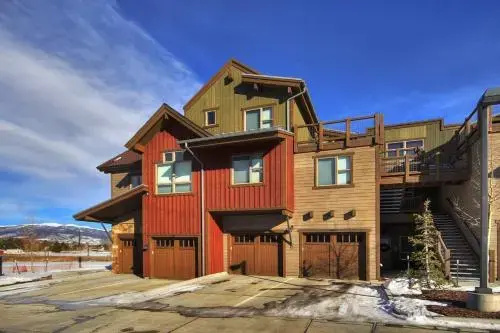B101 Watertower Place Townhouse