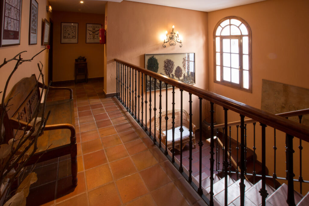 Hotel Humaina - 8
