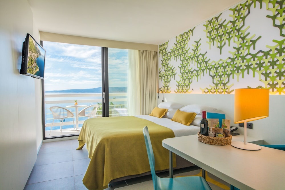 Standard Double room with balcony and with partial sea view (full double bed) — room photo 1