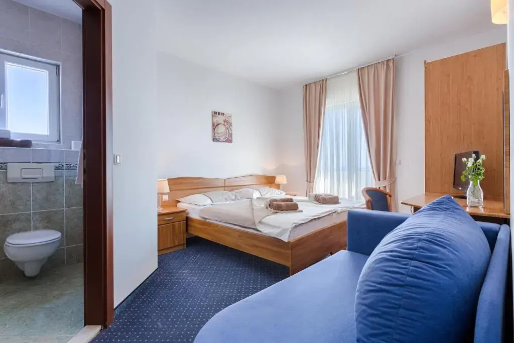 Standard Double room with balcony and with sea view (full double bed)