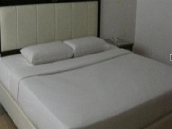 Eagle Bay Hotel
