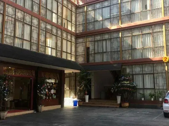 Zijing Business Hotel
