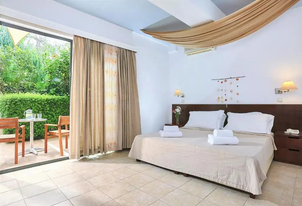Standard Double room with land view (full double bed)